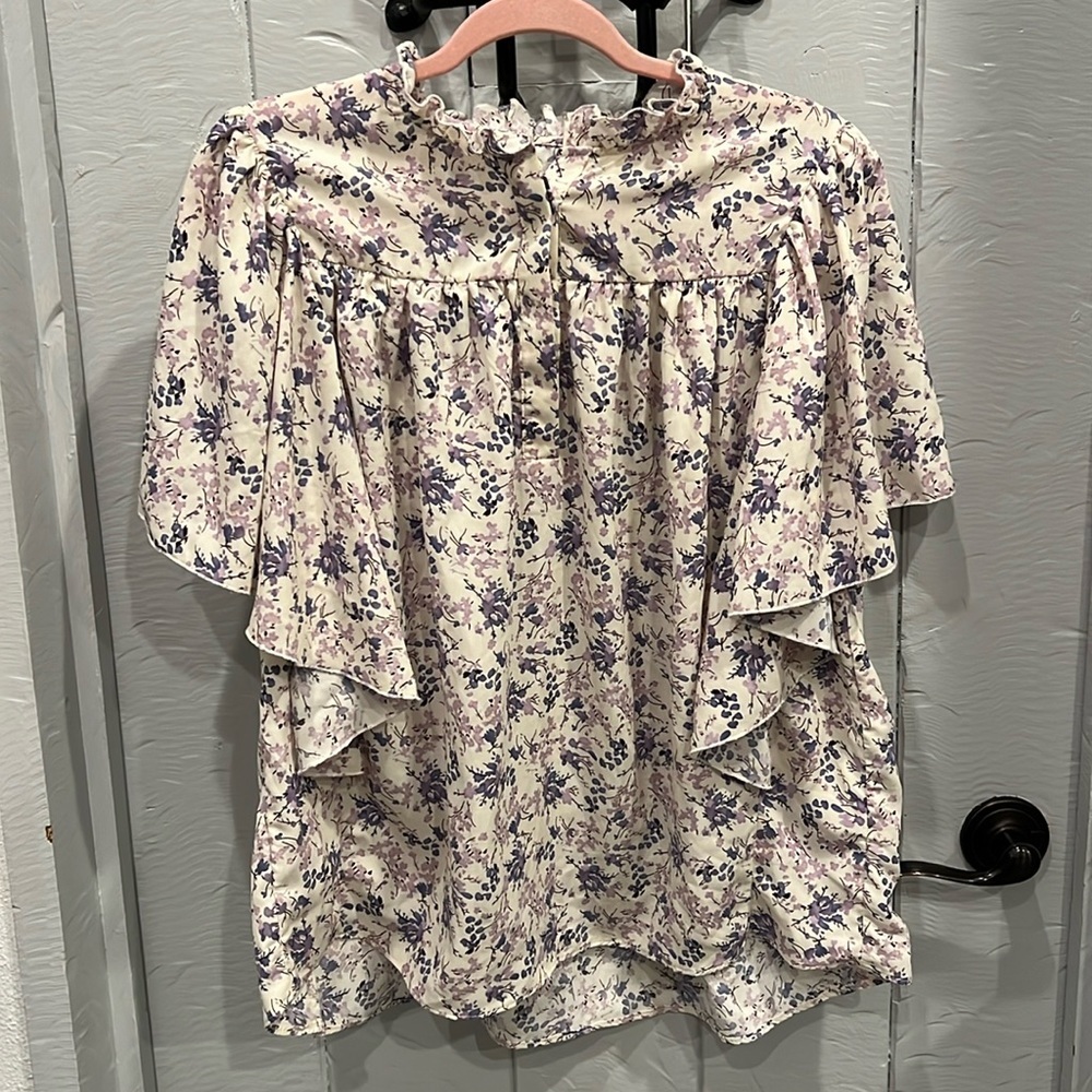 Bishop + Young Flutter Sleeve Top NWOT Size Medium